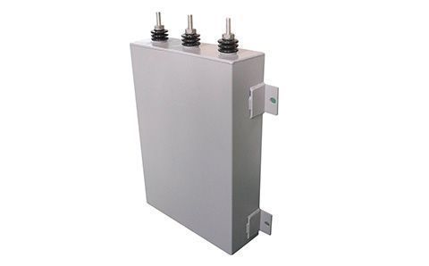 電容器的電容量一般是多少？可能與什么有關？