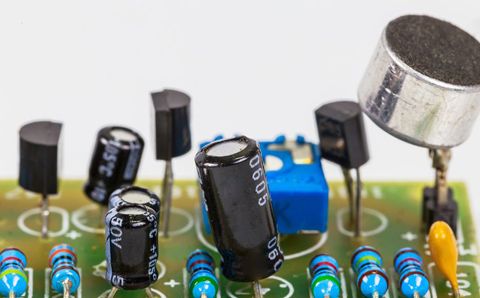 無功補償電容器漏油，可以繼續使用嗎？